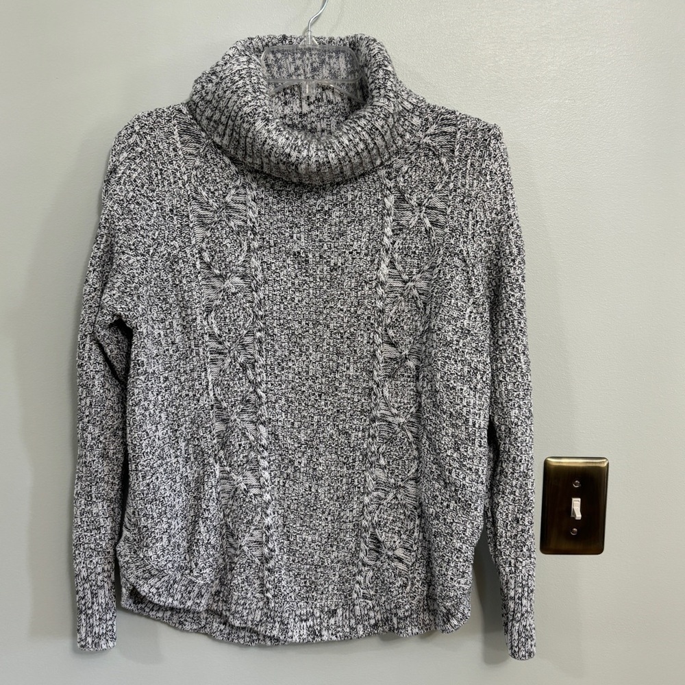 Gap grey cable knit turtleneck sweater medium